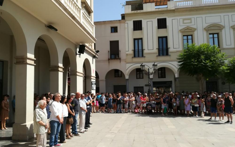 Autoritats i veïns minuts de silenci