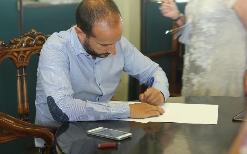 Alcalde Damià del Clot signant 2