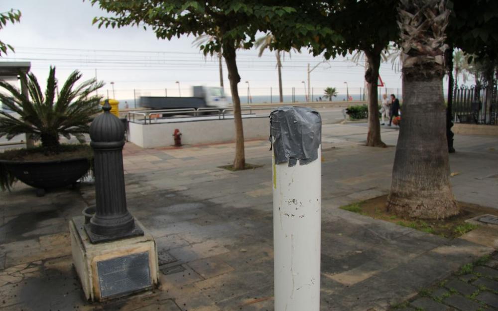 Màstil trencat per vandalisme