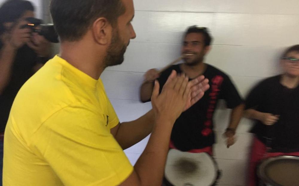 L'alcalde camí cap al comiat d'en Pigat i la Lucía