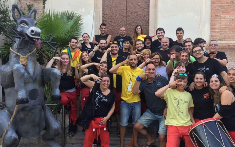 Alcalde i regidors amb els Mansuets de Foc