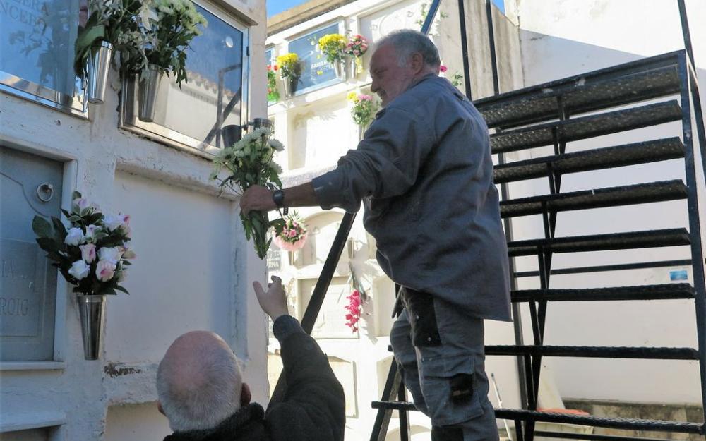 Assistència al cementiri