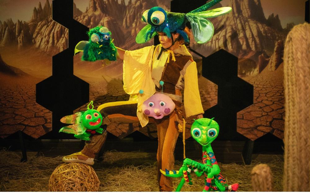 Cartell de l'obra "Motel d'insectes"