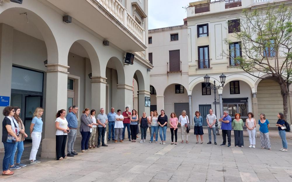 Minut de silenci a la plaça de l'Ajuntament