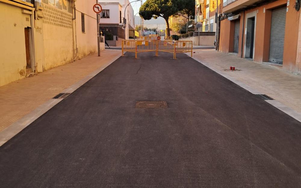 El tram, ja asfaltat, s'obrirà provisionalment a l'espera de l'acabament de l'obra