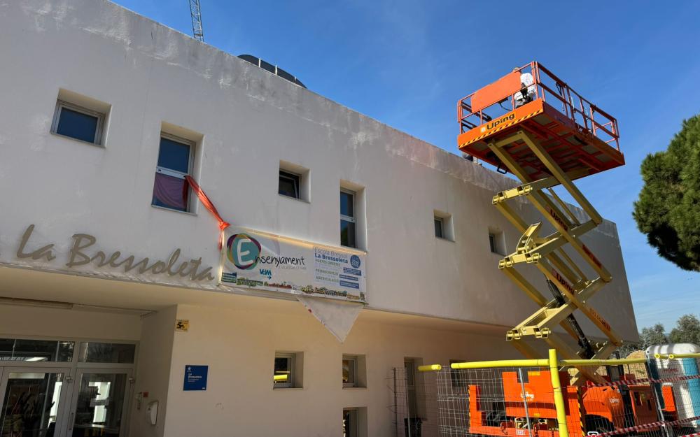 Obres de reparació de la coberta de La Bressoleta de l'avinguda Montevideo