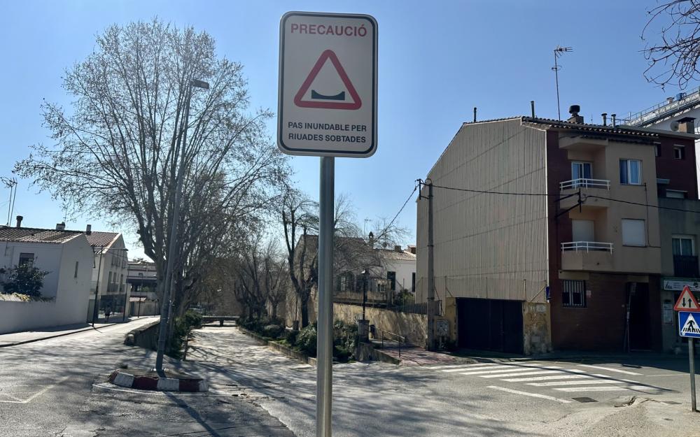 Senyalització a la riera de Cabrils amb carrer Santa Maria