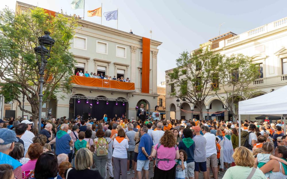 Plaça de l'Ajuntament durant el pregó de Festa Major