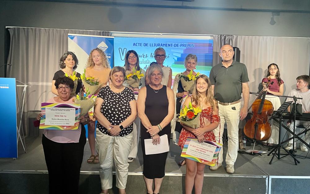 Grup de premiats i premiades amb les autoritats