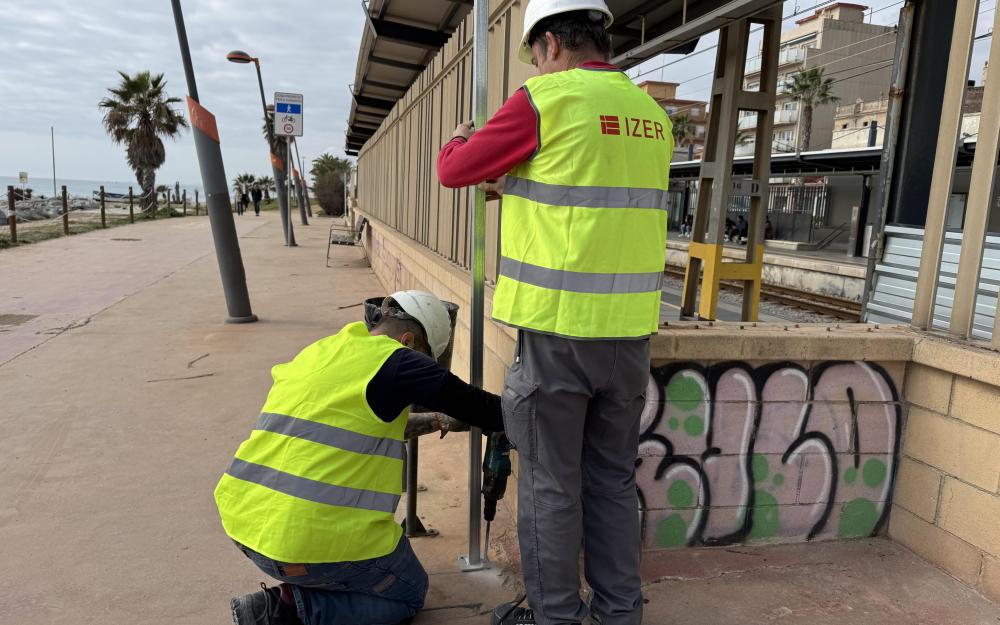 Renfe ha començat avui les obres per obrir una nova porta a l’andana en direcció Mataró de l’estació de Vilassar de Mar