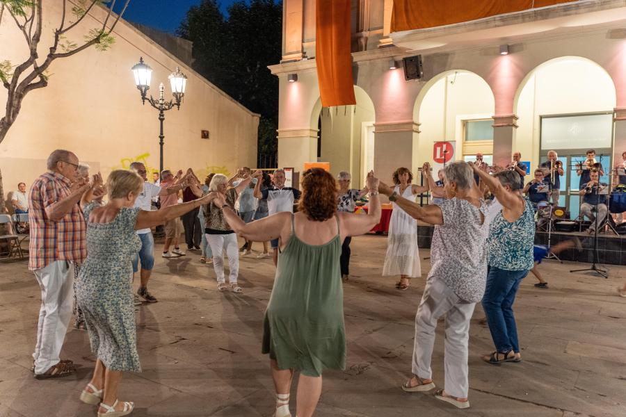 Sardanes a la fresca