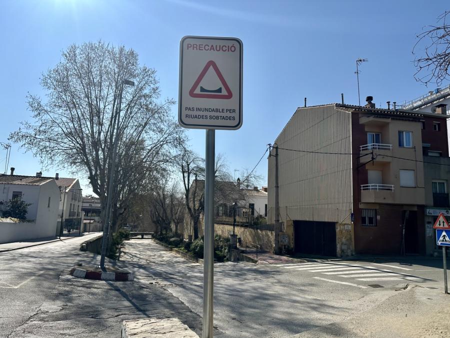 Senyalització a la riera de Cabrils amb carrer Santa Maria