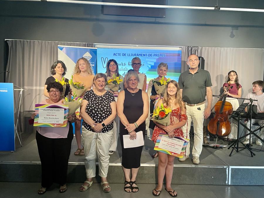 Grup de premiats i premiades amb les autoritats