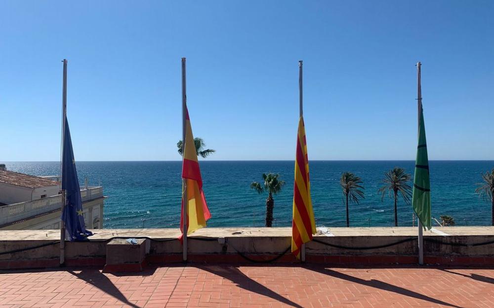 Banderes a mig pal Covid-19