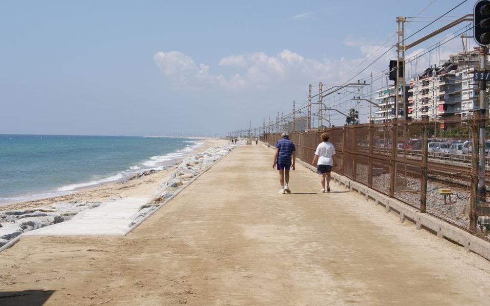 Nou tram del passeig Marítim