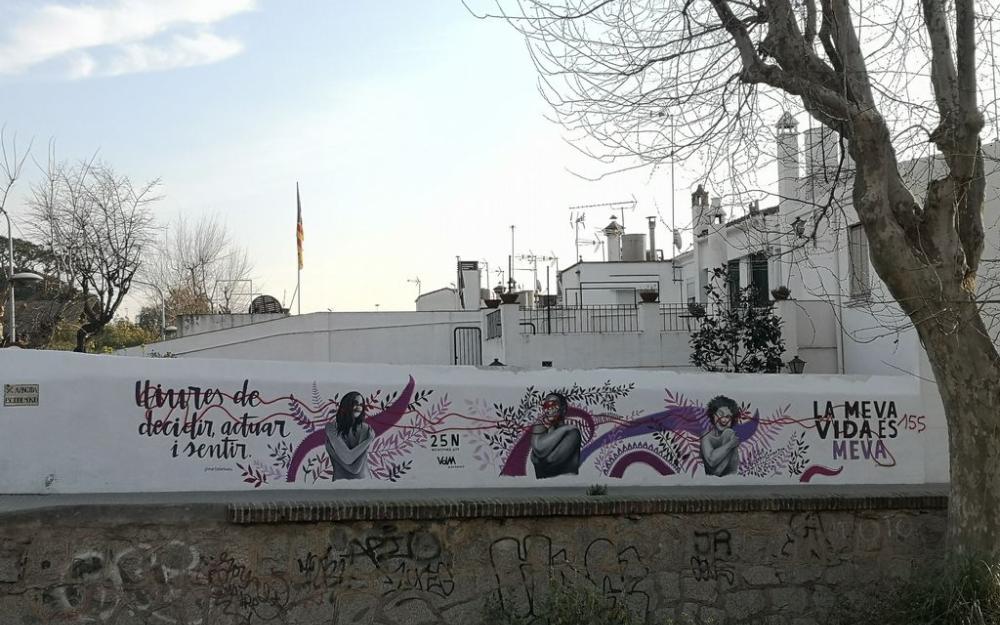 Mural malmès amb guixada