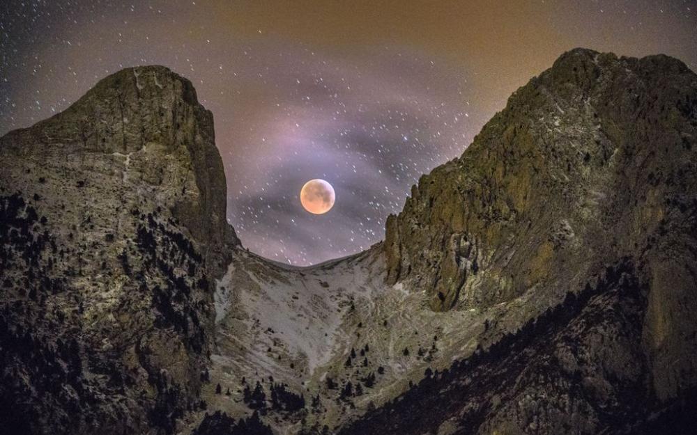 Foto Exposició 'L’instant somiat, 10 anys descobrint Ca-talunya i el Pirineu' (Sergi Boixader)