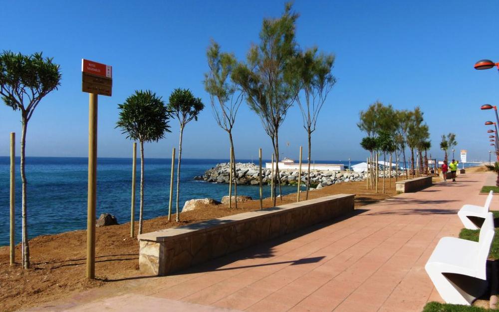Passeig Marítim, entre el pas soterrani de tren i espigó de Garbí