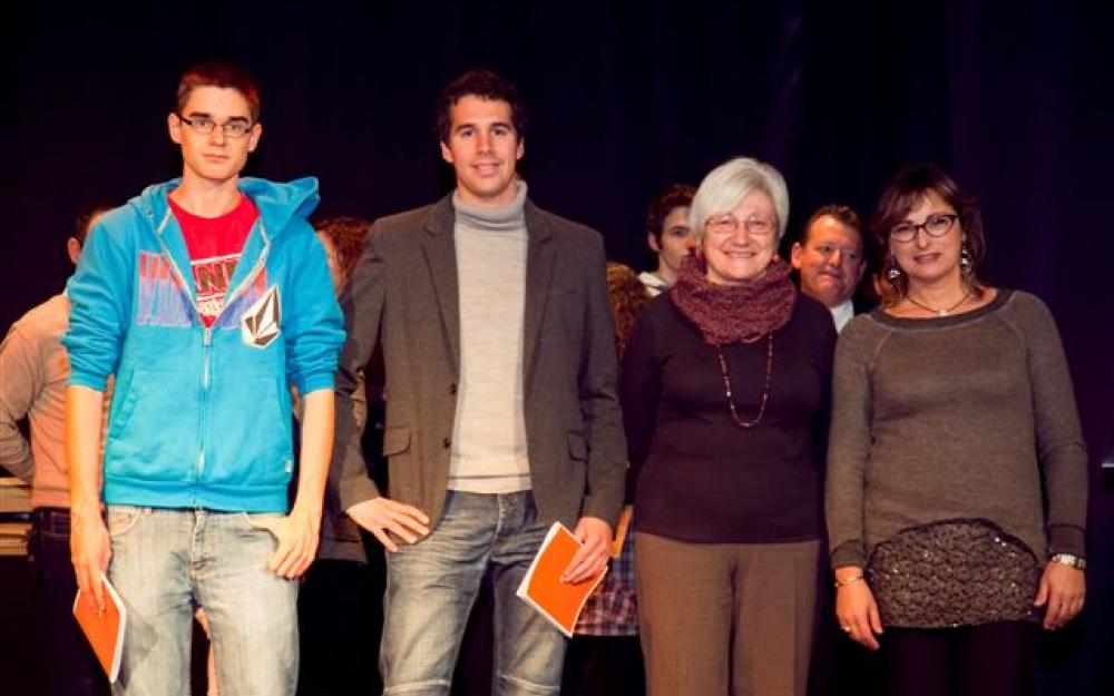 Guanyadors Mostra Literària Maresme amb la regidora de Cultura