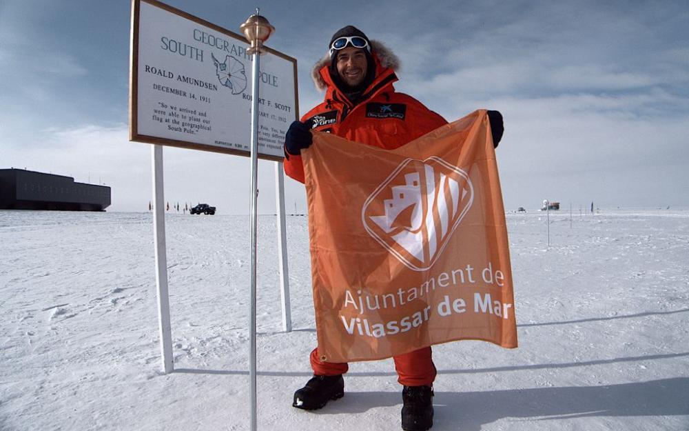 Valbuena va portar al Pol Sud la bandera amb l'escut de Vilassar de Mar