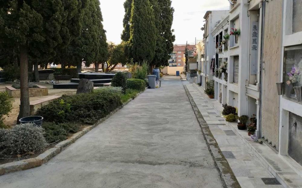 Nous carrers pavimentats al cementiri