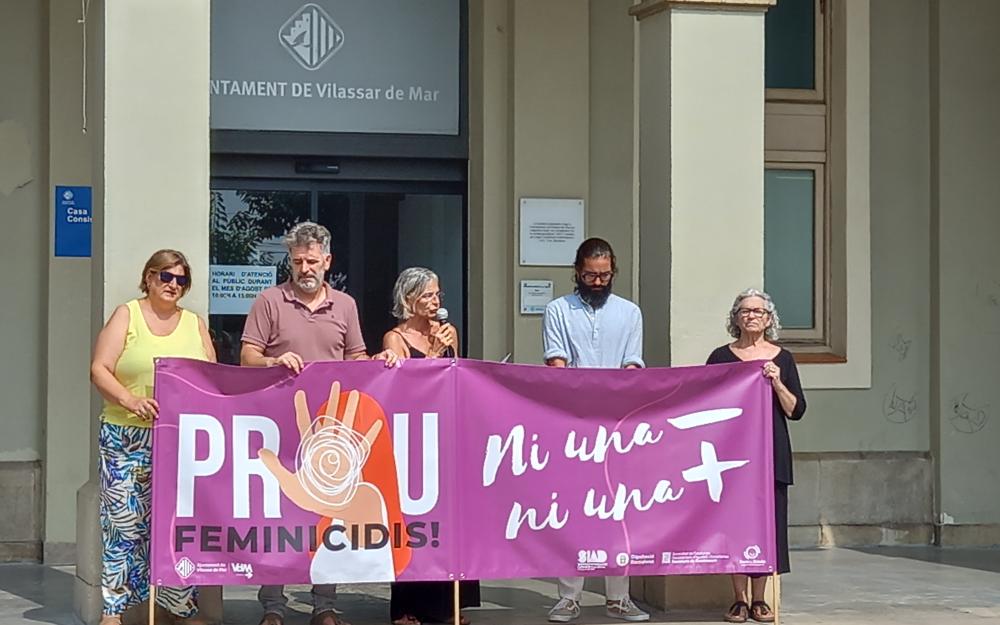 Minut de silenci pels darrers feminicidis a Rubí i a Castellbisbal