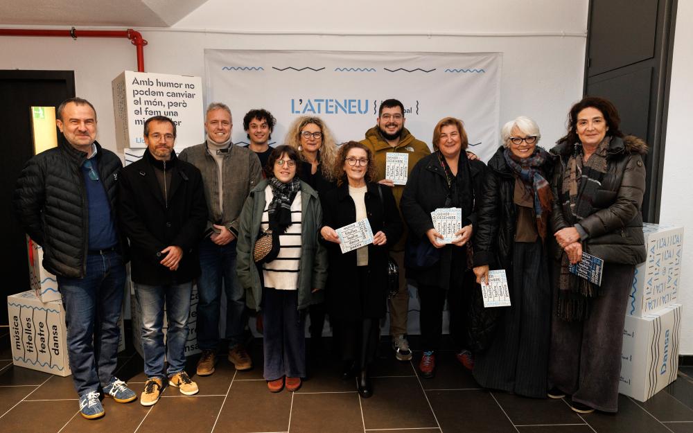 Alcaldessa i regidors del consitori amb el diputat de Cultura de la Diputació de Barcelona