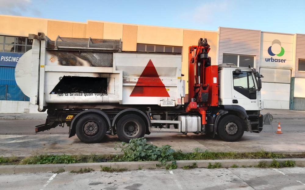 Caixa de camió de recollida cremada