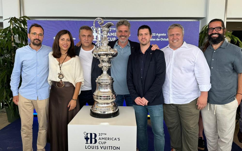 Representació del govern municipal amb la Copa Amèrica