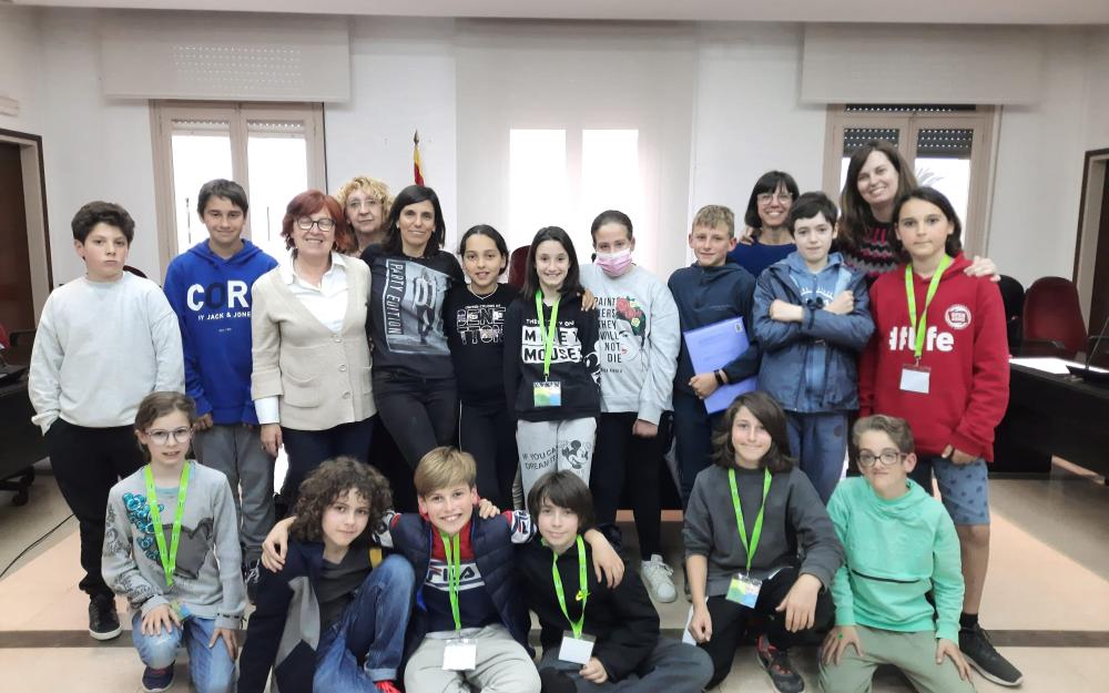 Fotografia de grup de la 8a trobada del Consell d'Infants