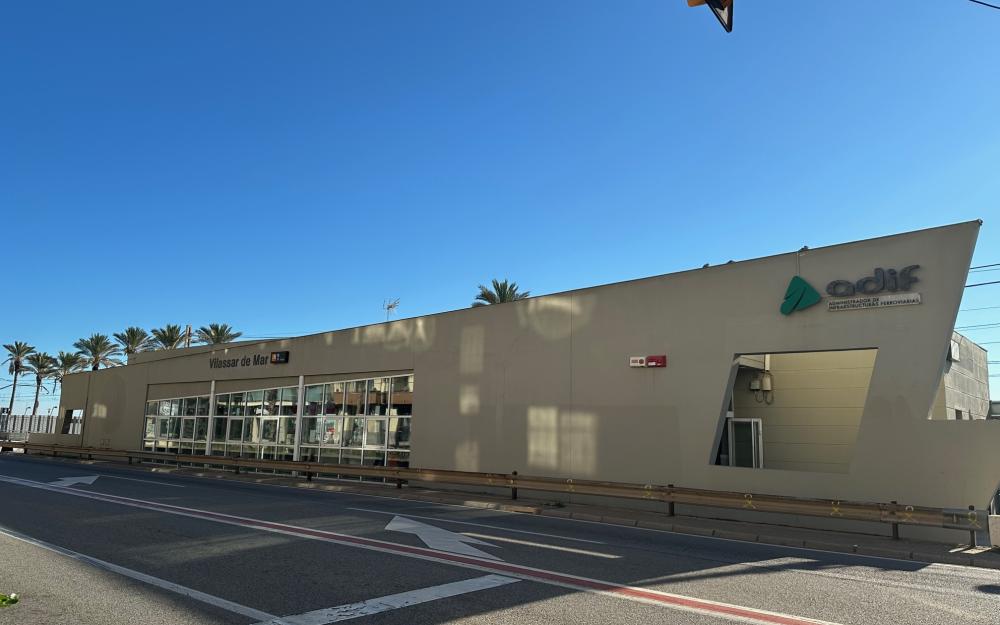 Exterior de l'estació de tren de Vilassar de Mar