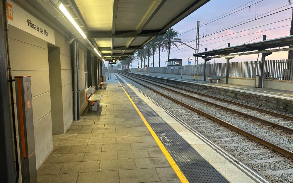Andana de l'estació de tren de Vilassar de Mar