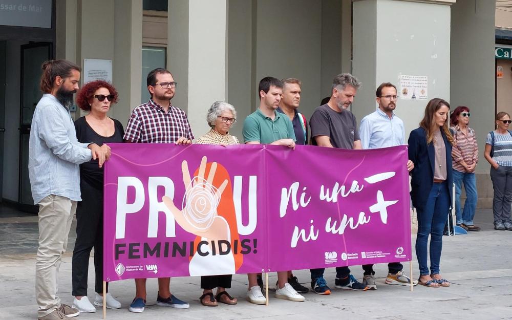 Minut de silenci pel feminicidi a Tarragona