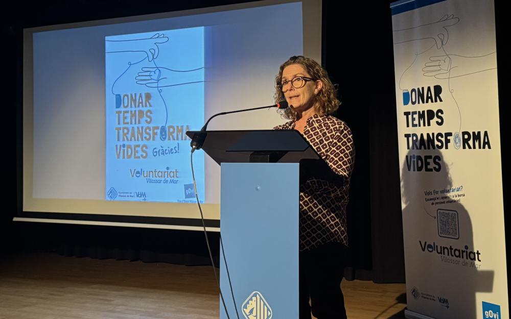 L'alcaldessa, Elena López, agraeix els voluntaris la seva labor al municipi