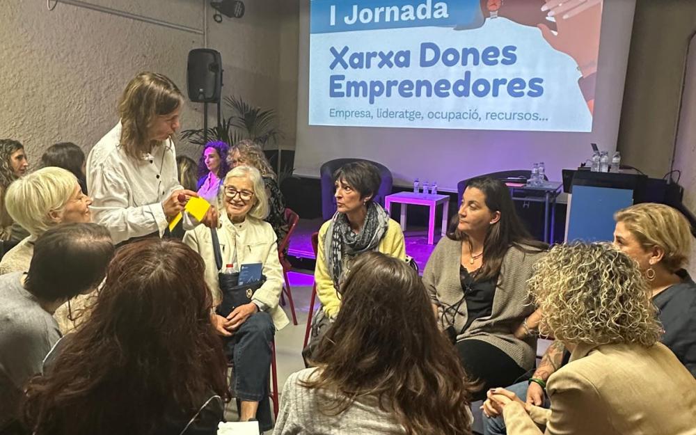 “Construïm la xarxa de dones emprenedores entre totes”. Dinàmica de grup organitzada per la Cambra de Comerç