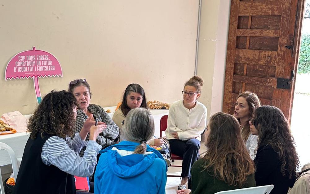 “Construïm la xarxa de dones emprenedores entre totes”. Dinàmica de grup organitzada per la Cambra de Comerç