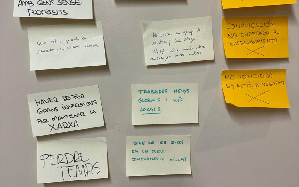 “Construïm la xarxa de dones emprenedores entre totes”. Dinàmica de grup organitzada per la Cambra de Comerç