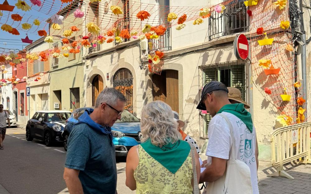 El jurat de La Rierada valorant la decoració dels carrers
