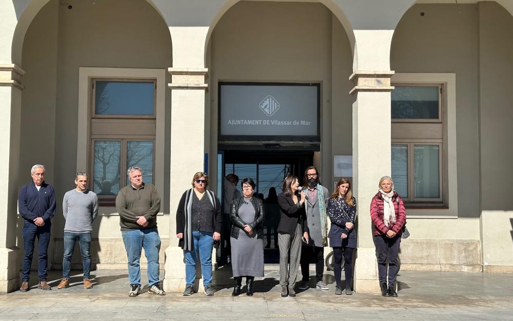 Minut de silenci a la plaça de l'Ajuntament amb motiu del 20è aniversari dels atemptats de l'11M