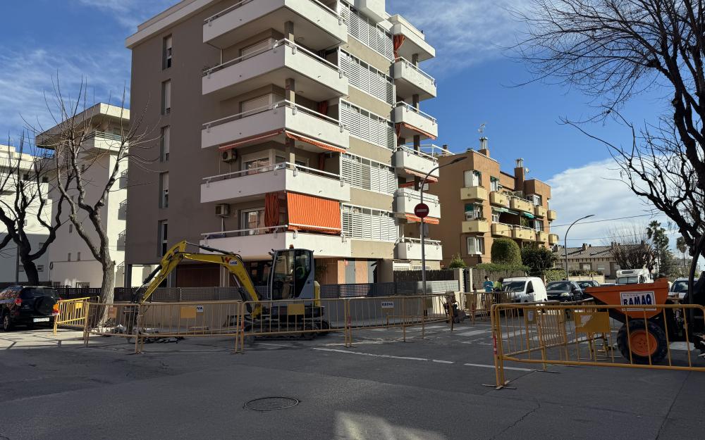 Inici de les obres de la fase 2.2 del Pla de Camins Escolars al carrer Enric Granados amb Narcís Monturiol