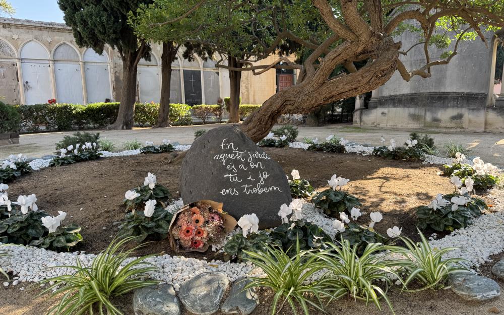 Ofrena a l'espai de dol perinatal, gestacional i neonatal al cementiri municipal