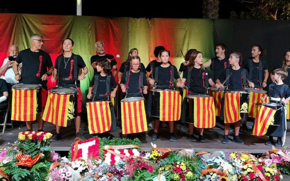 Ofrenes florals durant l'acte de la Diada