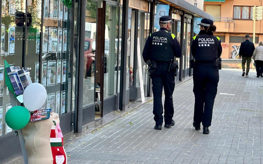 Patrullatge a la zona comercial del carrer Narcís Monturiol