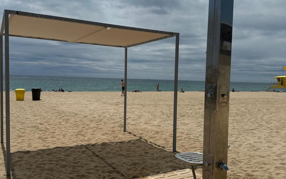 Zona PMR a la platja de l'Almadrava. 