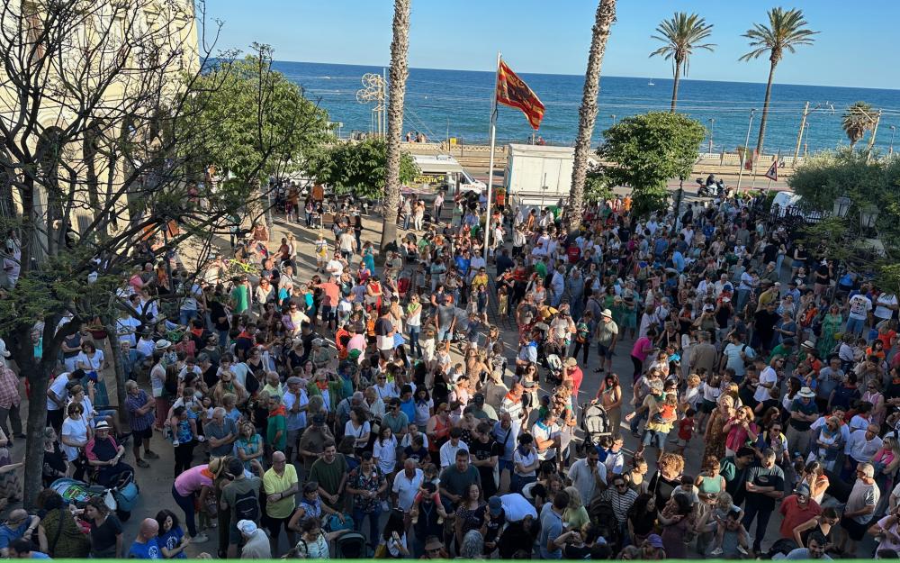 Públic esperant el pregó de Festa Major