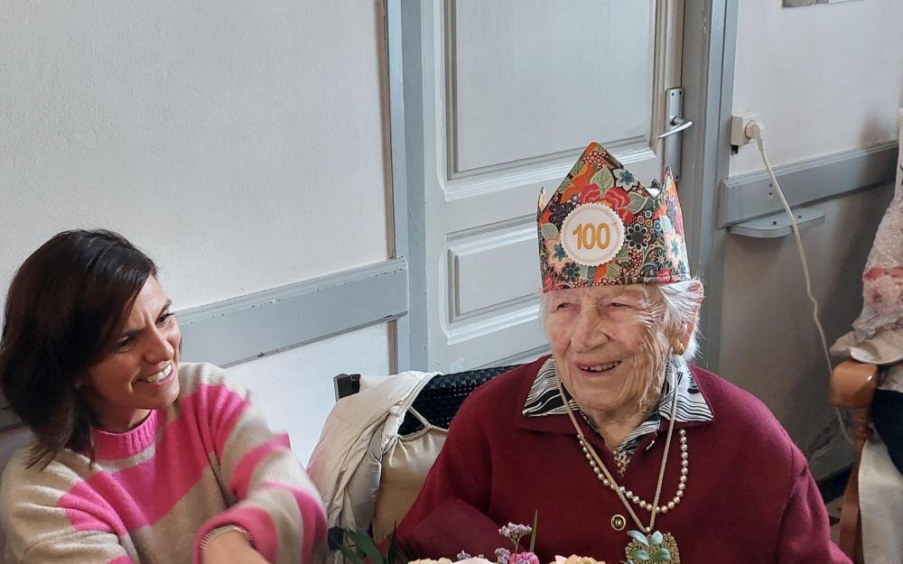La regidora de Gent Gran amb Rosa Batlle