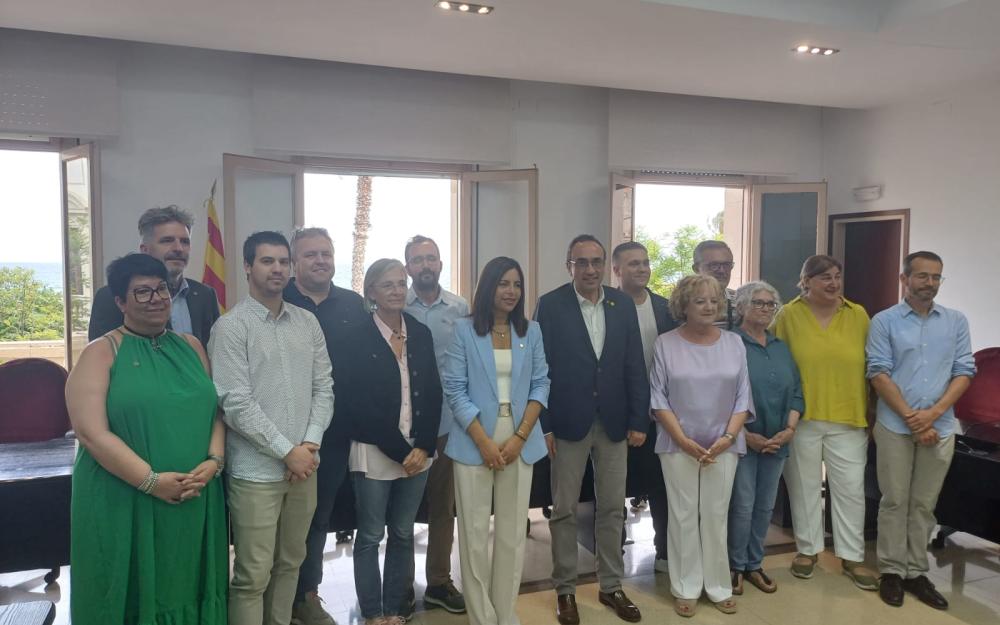 El president del Parlament de Catalunya amb els membres del consistori