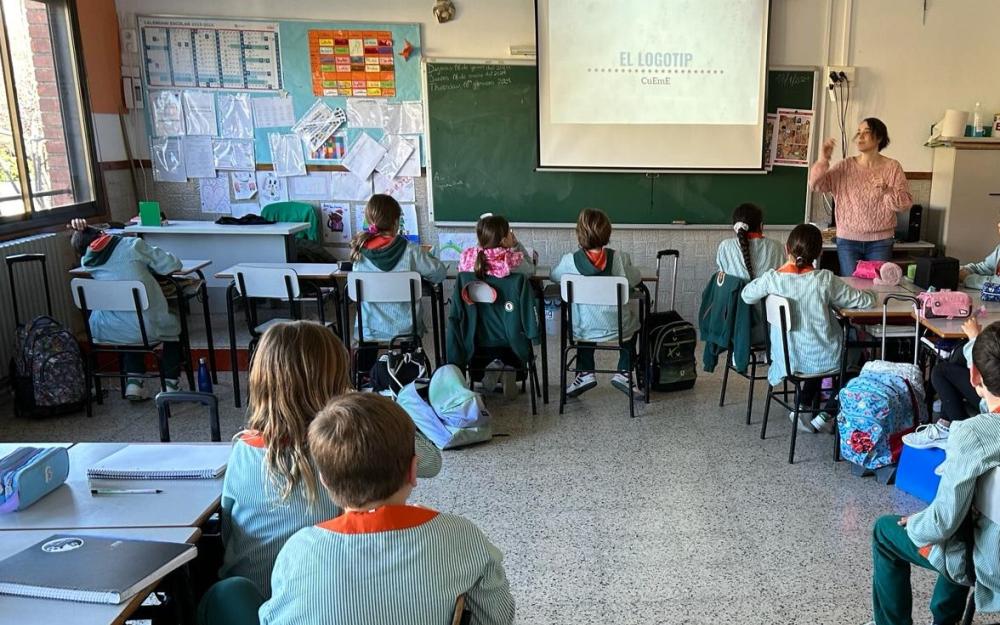 Taller del projecte CUEME per crear el logotip de la cooperativa escolar