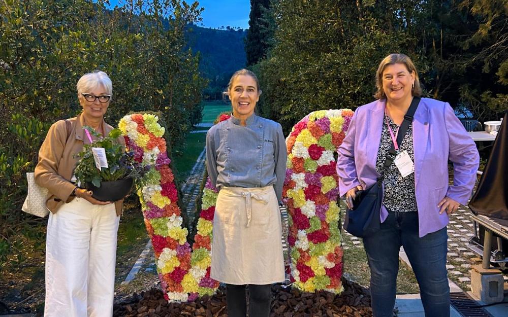 Les regidores de l'Ajuntament de Vilassar de Mar amb la cuinera Ada Parellada