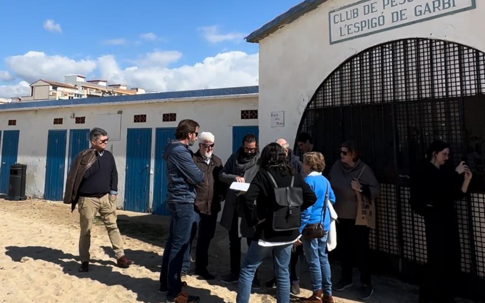 Visita a les casetes de pescadors de l'espigó de Garbí